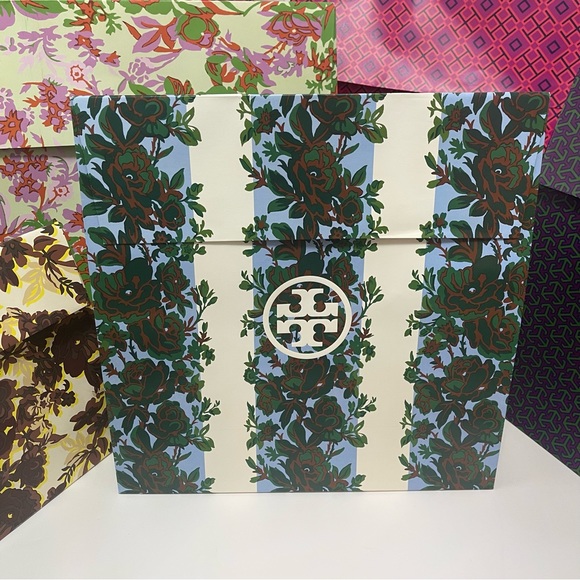 Tory Burch Gifting / Storage Bags In Different Sizes, Patterns & Colors - Picture 5 of 16
